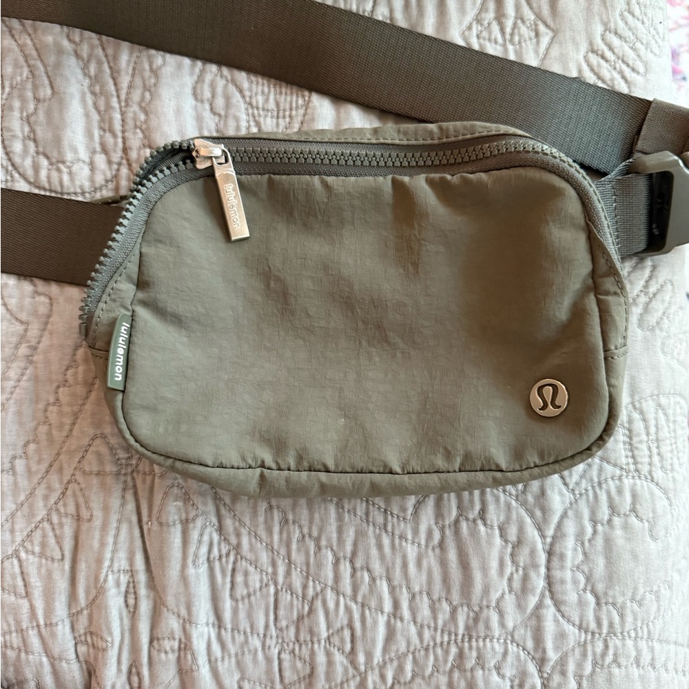 lululemon athletica Grey Sage Everywhere Belt Bag